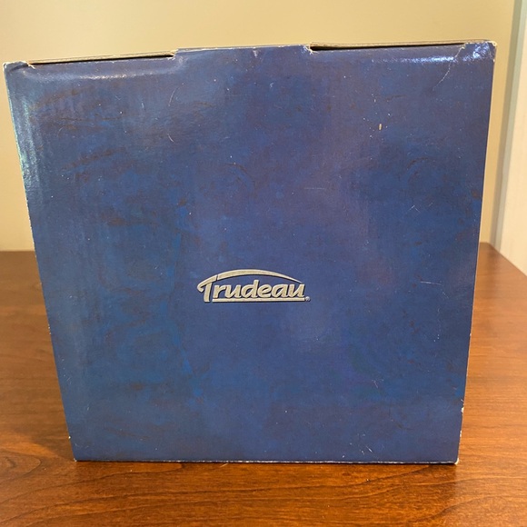 Trudeau 7 piece chocolate fondue set newin box. 14 oz stoneware, all inclusive. - Picture 5 of 14